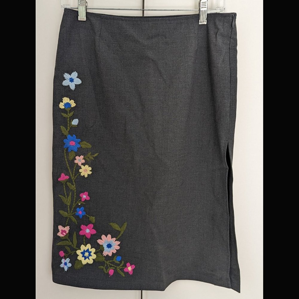 Moschino Embroidered skirt with side slit